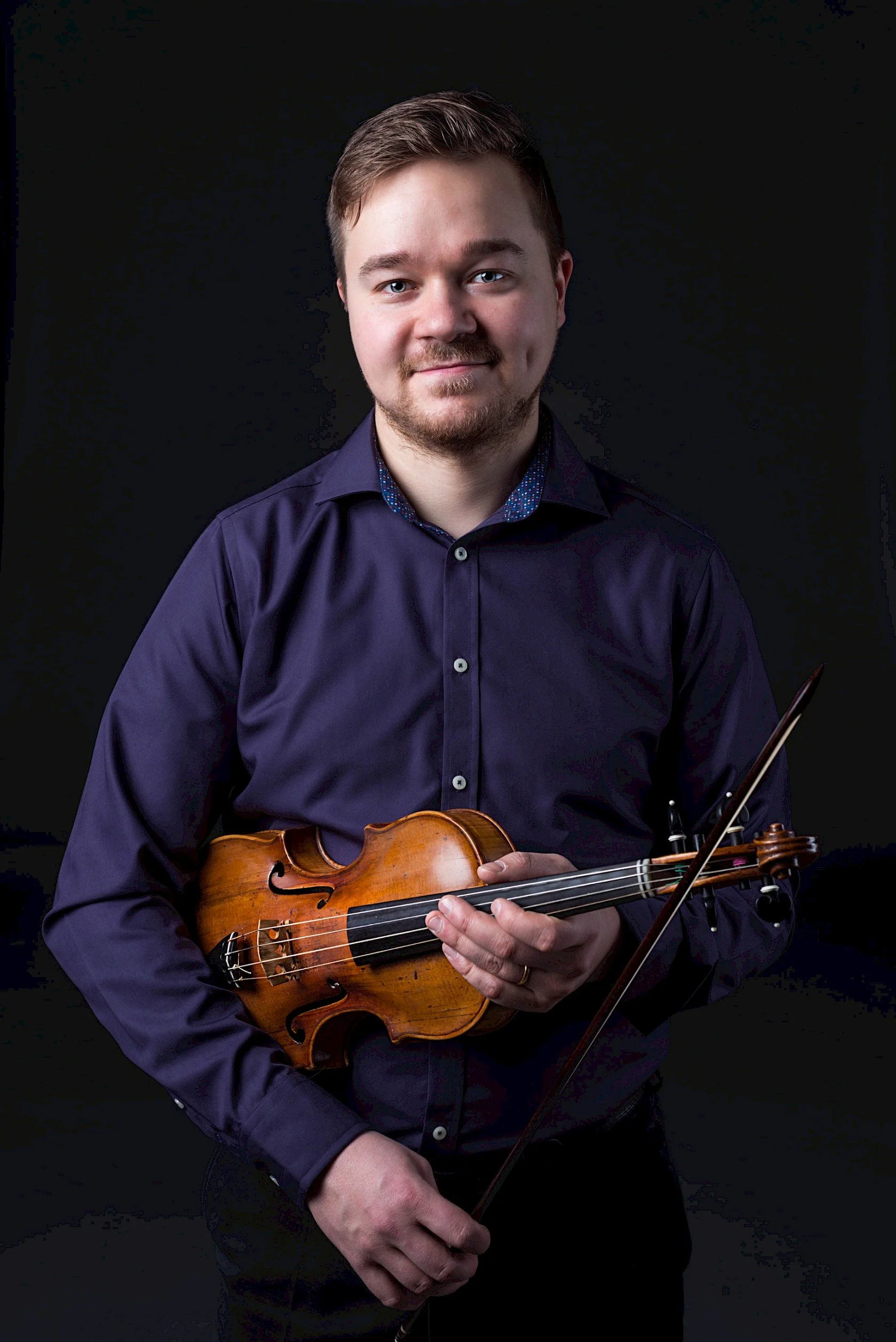Viulisti Anssi Koskela (Kuvaaja: Benjamin Nordberg)
