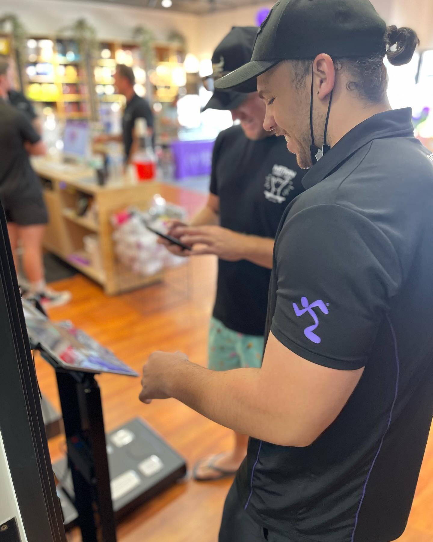 Coach Connor was smashing out Evolt360 Scans at the Grand Opening for Elite Supps Albury today

#Albury and #Wodonga folks have until 4pm today and between 10am-2pm tomorrow (Sunday) to take advantage of 25% off plus other exciting giveaways and priz
