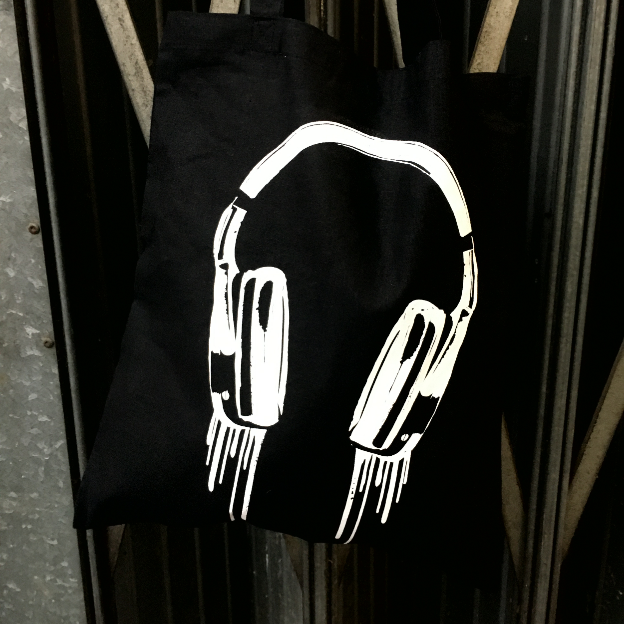 Headphones bag 2.png