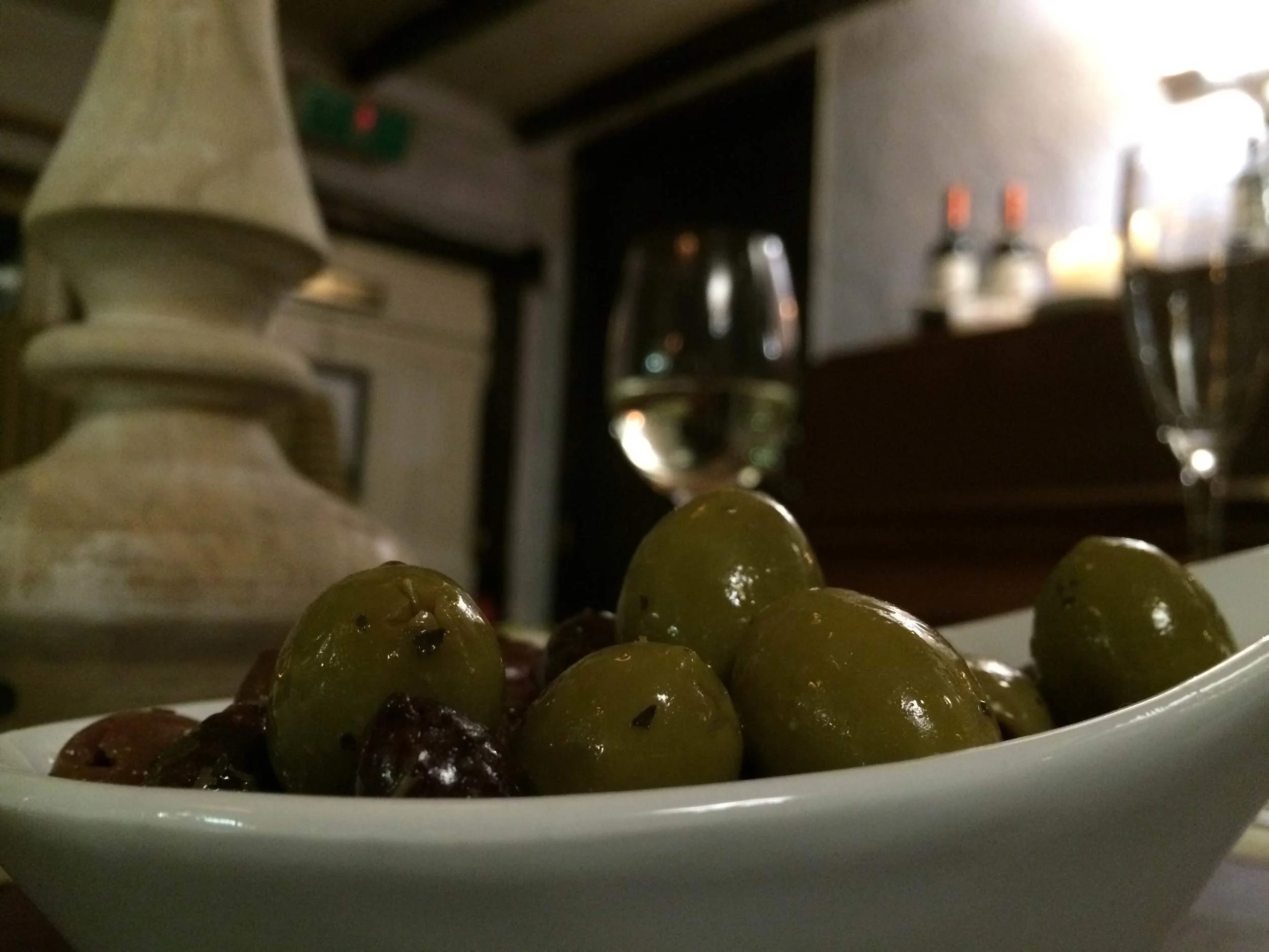 Kalamata olives accompanied by crusty bread