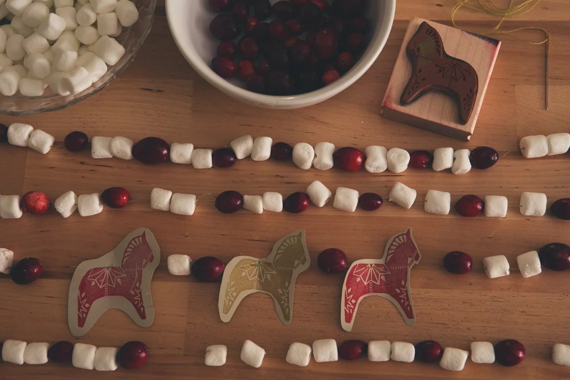 Dala Horses, Cranberry, and Marshmallow Garland