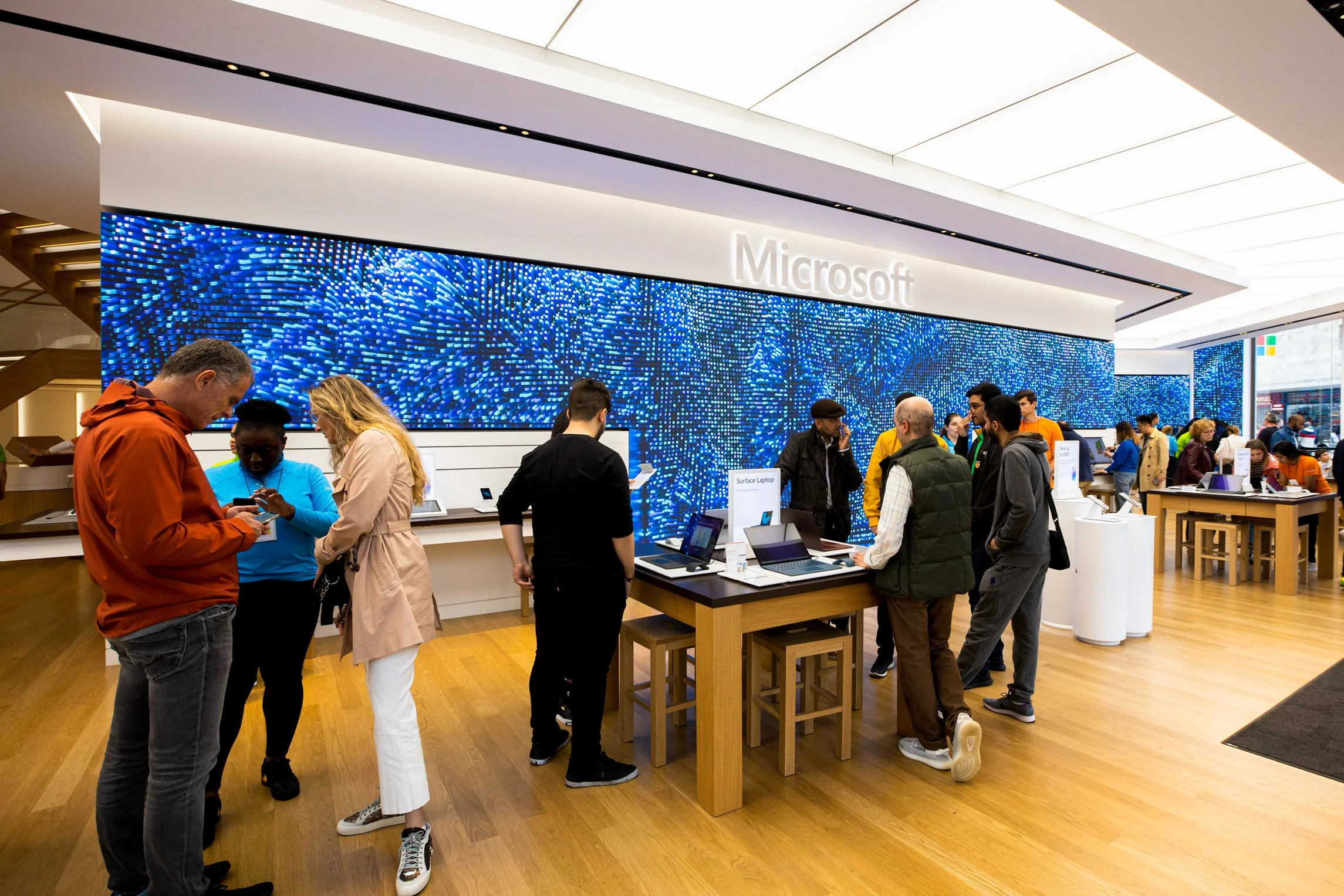 Moment_Factory_Retail_Microsoft_Store_London-37-WS.jpg