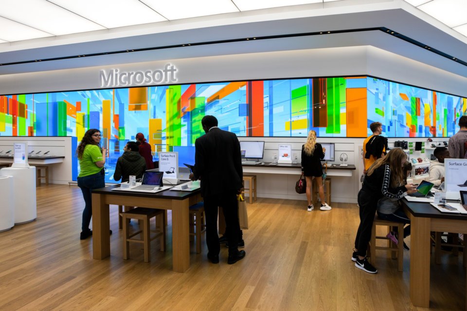 Moment_Factory_Retail_Microsoft_Store_London-12-WS-960x640.jpg