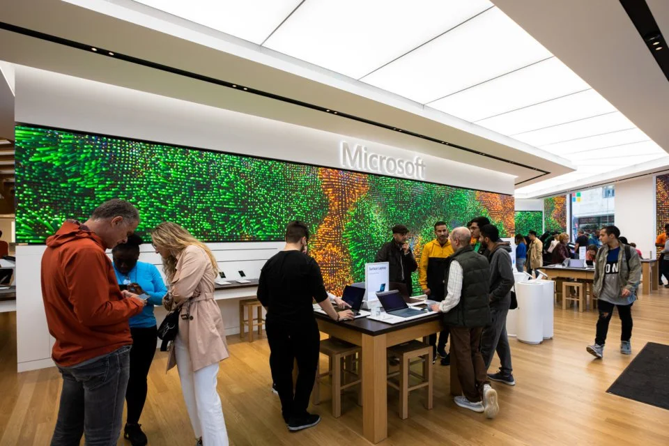Moment_Factory_Retail_Microsoft_Store_London-39-WS-960x640.jpg