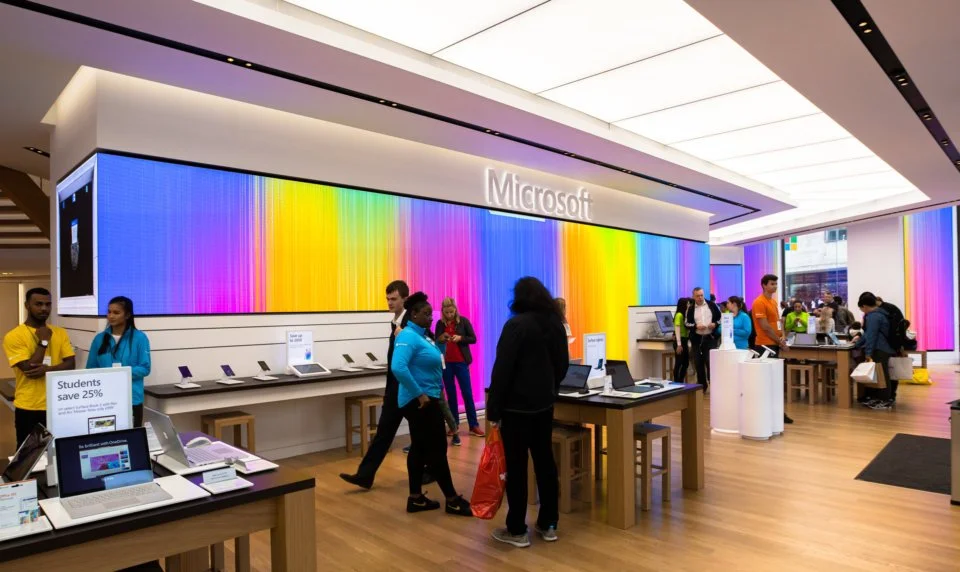 Moment_Factory_Retail_Microsoft_Store_London-26-WS-960x572.jpg