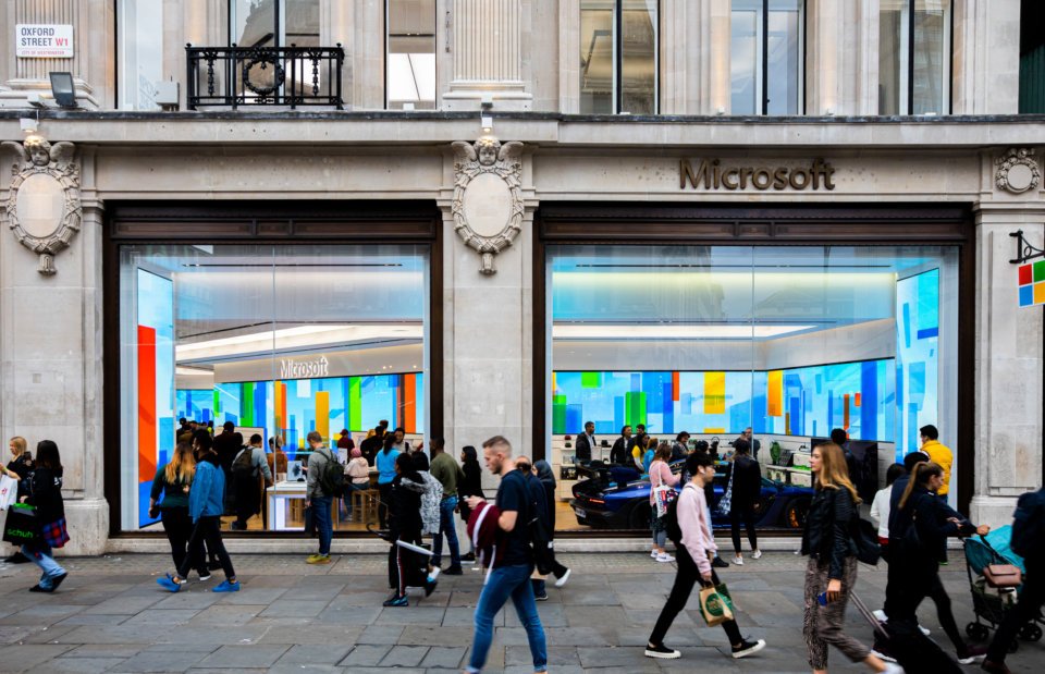 Moment_Factory_Retail_Microsoft_Store_London-11-WS-960x619.jpg