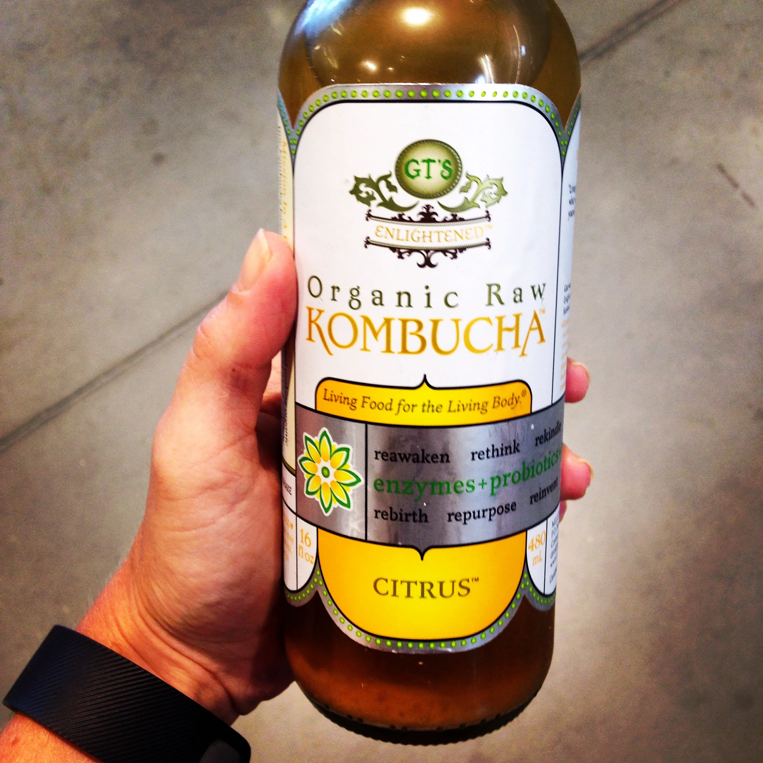 Probiotic supplements like kombucha are a great way to keep your belly happy and healthy!