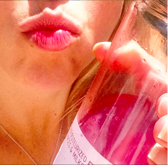 Pretty yourself from the inside out with fresh, cold-pressed and organic juice. 