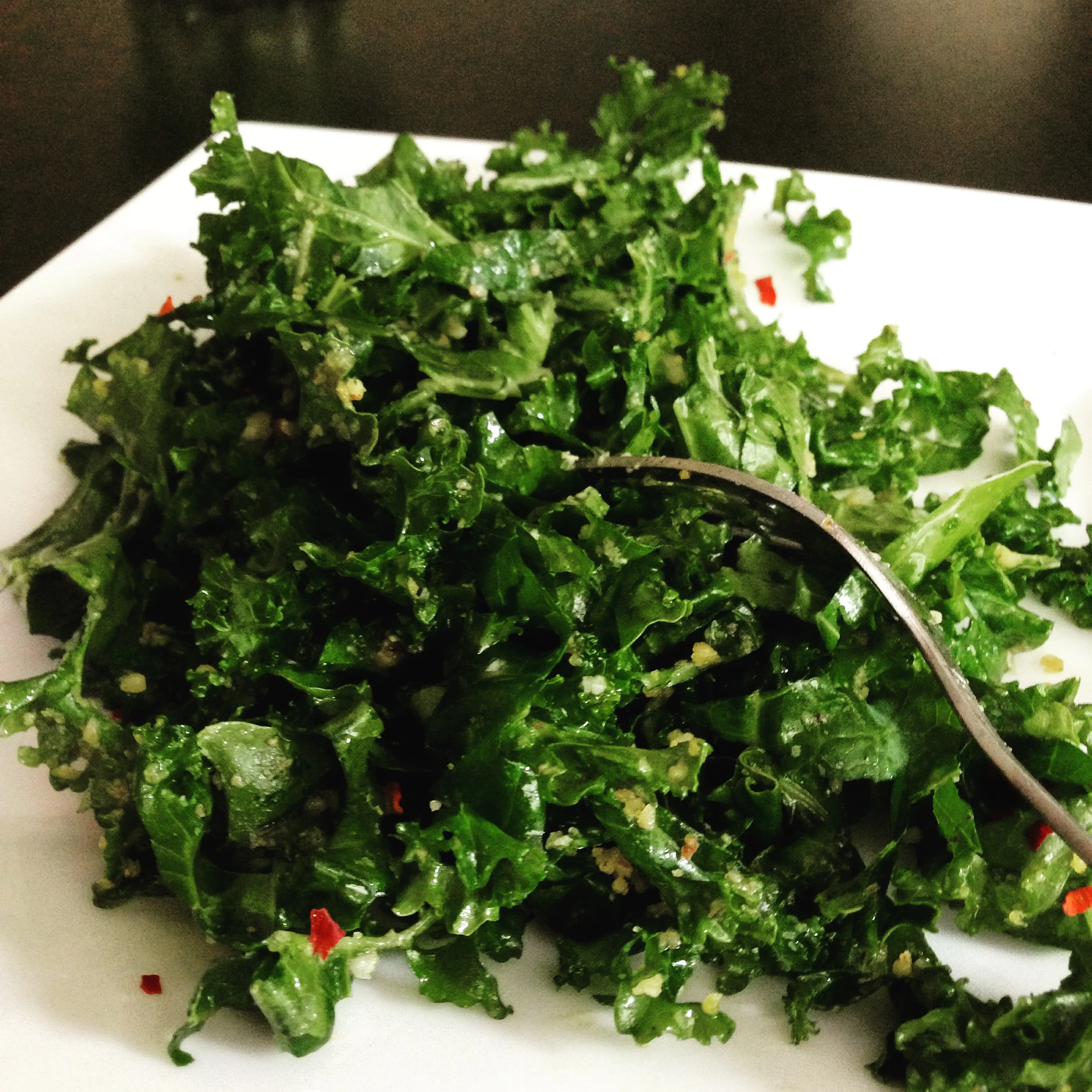 Mmm... this delicious 131 Main Kale Salad copycat has been upgraded to vegan and gluten free without losing any of the flavor that you crave! Yay!