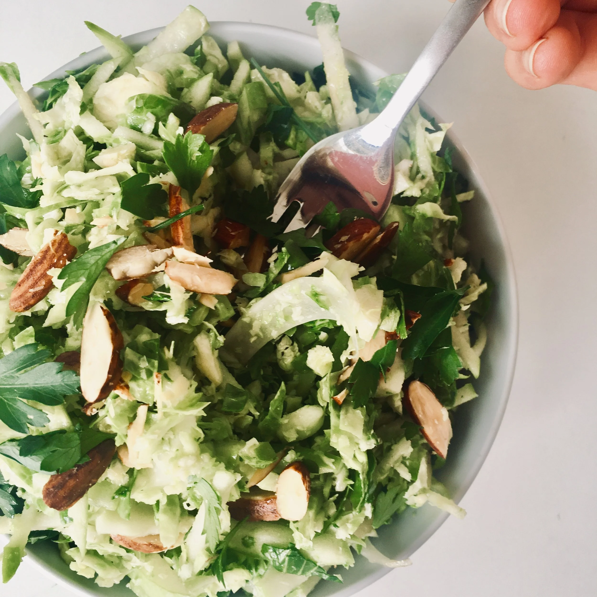 Come to momma // raw, crisp and sexy, this detox salad will make your tastebuds crave greens this spring/fall #vegan