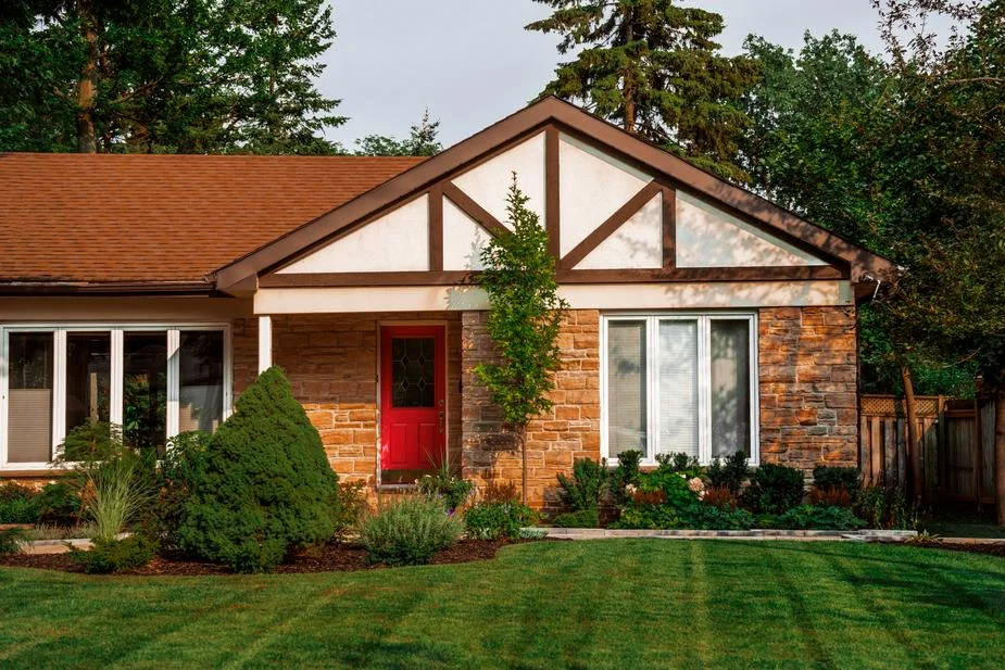 one-storey-home-exterior_925x.jpg