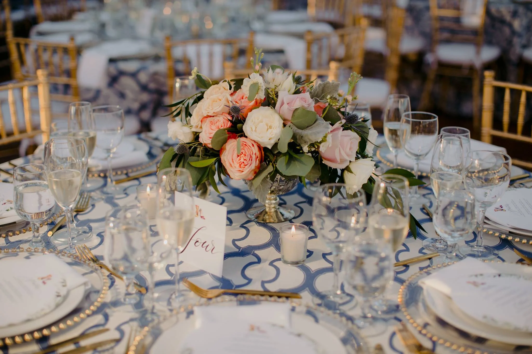 2018 Meghan & Billy - The Big House table center low footed.jpg