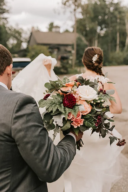 2018 Jenny & Ryan - Hidden Pond bouquet 3.jpg