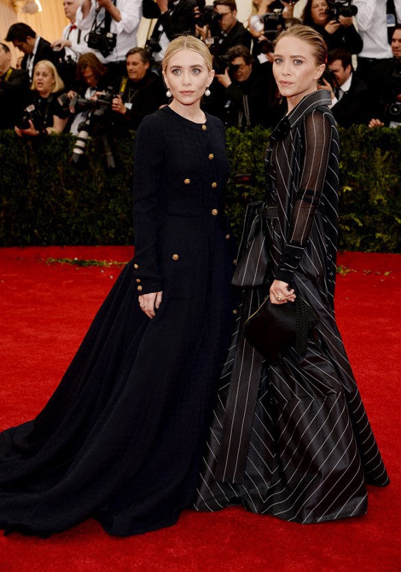  Ashley &amp; Mary Kate Olsen in their vintage gowns at the Met Gala 