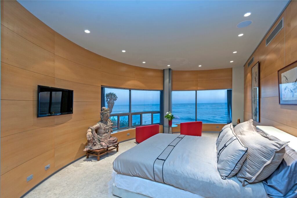  Malibu's Art Beach Home 