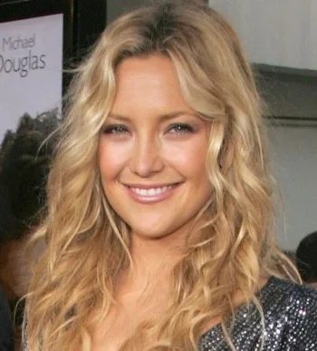 kate hudson beach waves fashionado
