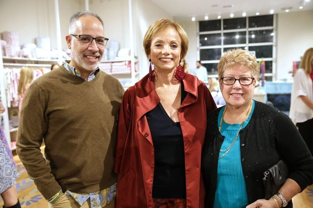  My mom, on the right, and I had a lovely conversation (in Spanish) with Roberta Freymann.&nbsp; 