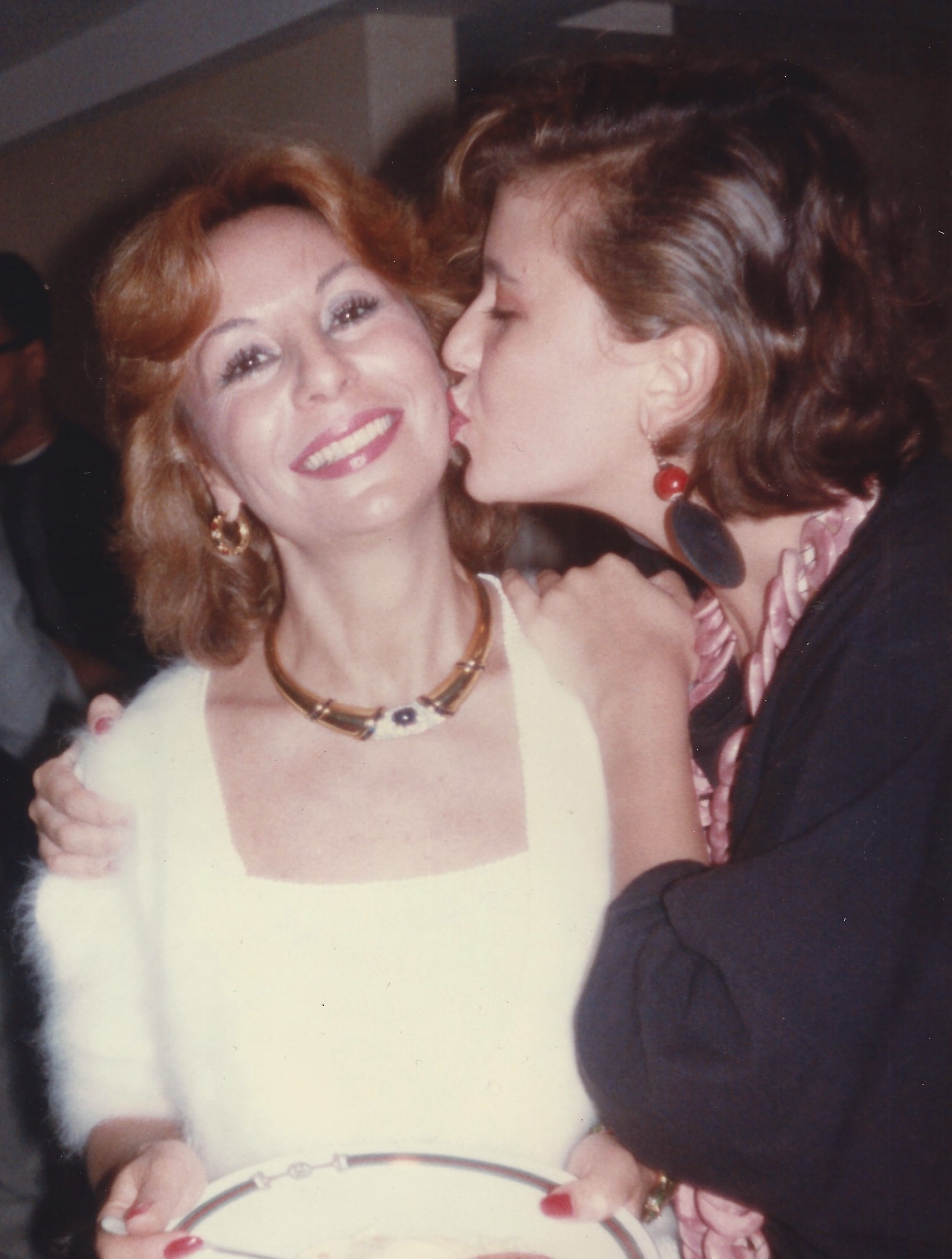 Wishing my mother a happy birthday at my New York apartment, 1983 (Patricia Gucci)