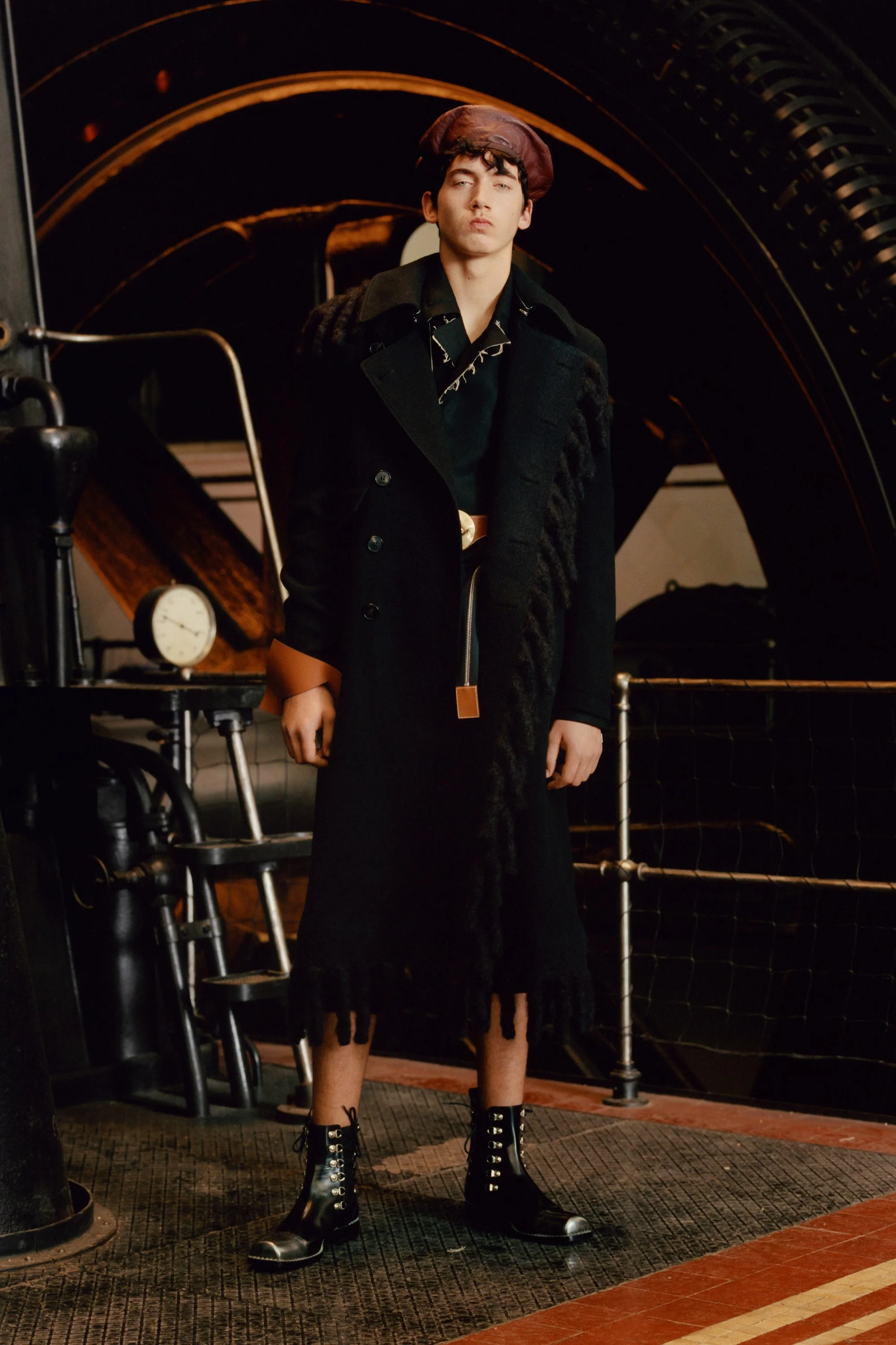 32-loewe-fall-2017-menswear.jpg