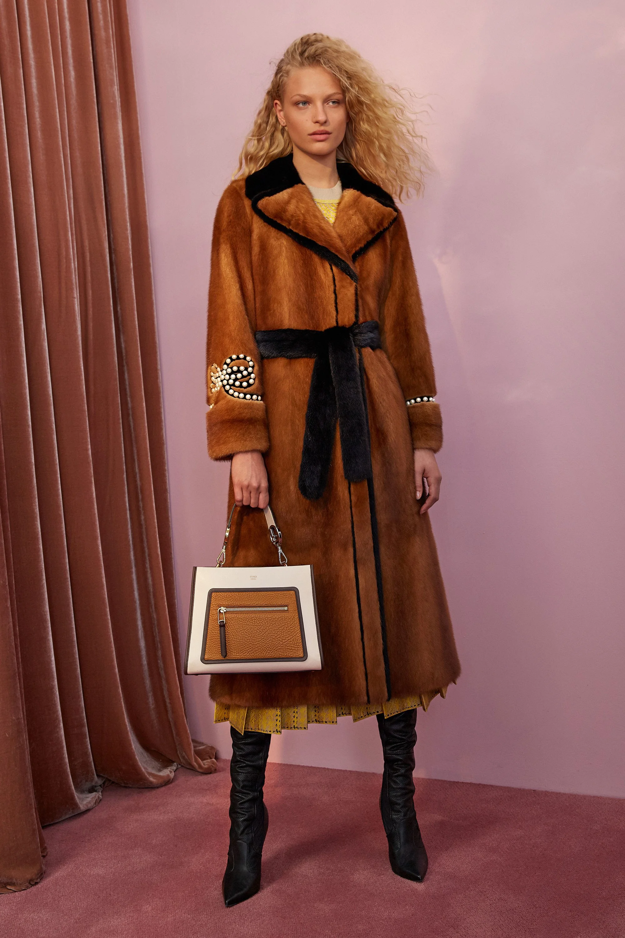 11-fendi-resort-2018-1.jpg