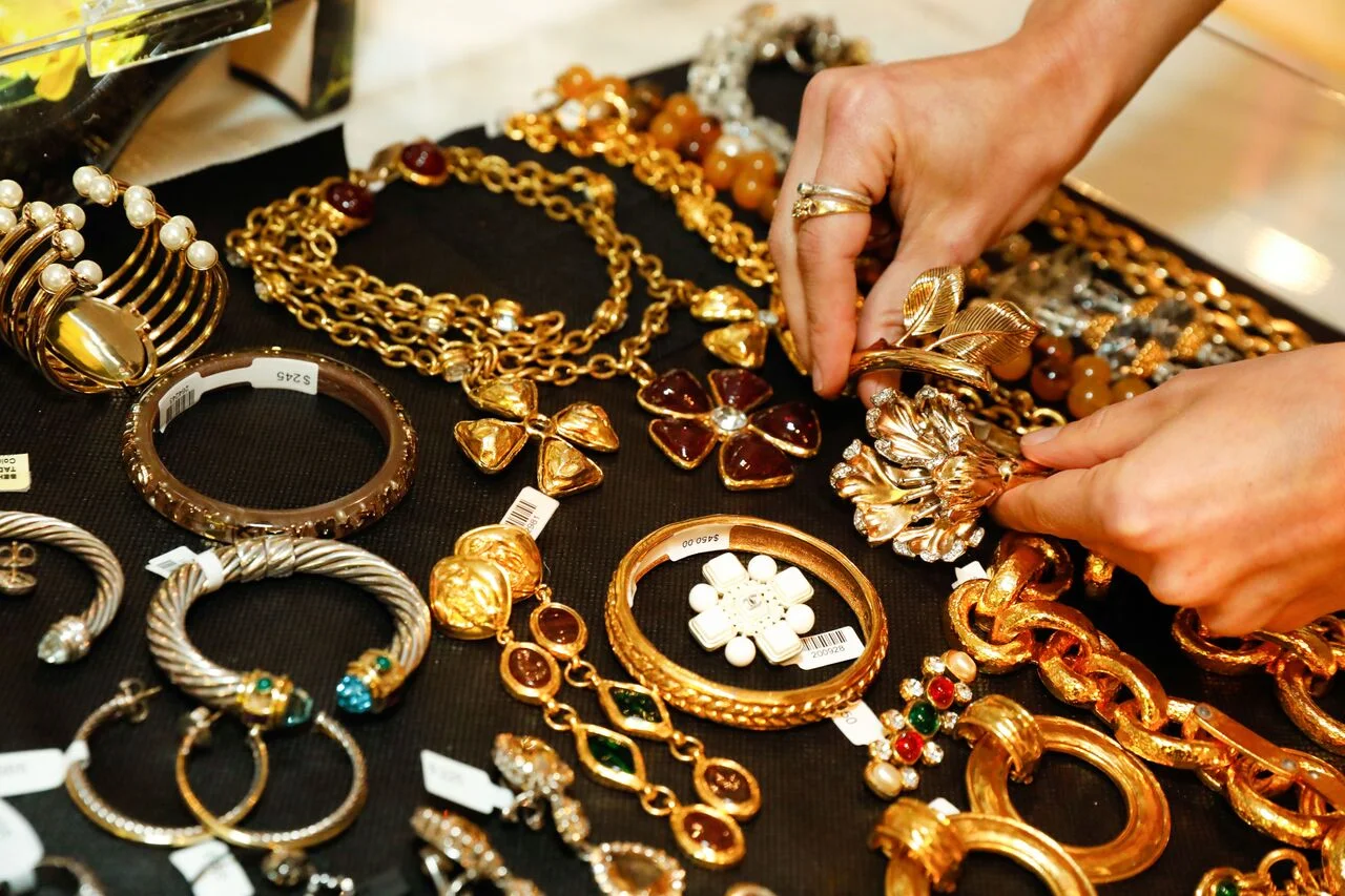 CatMax_Photography_Luxury_Garage_Sale-0970_preview.jpg