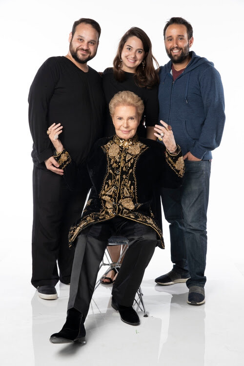 Walter Mercado Mucho Mucho Amor Netflix Fashionado
