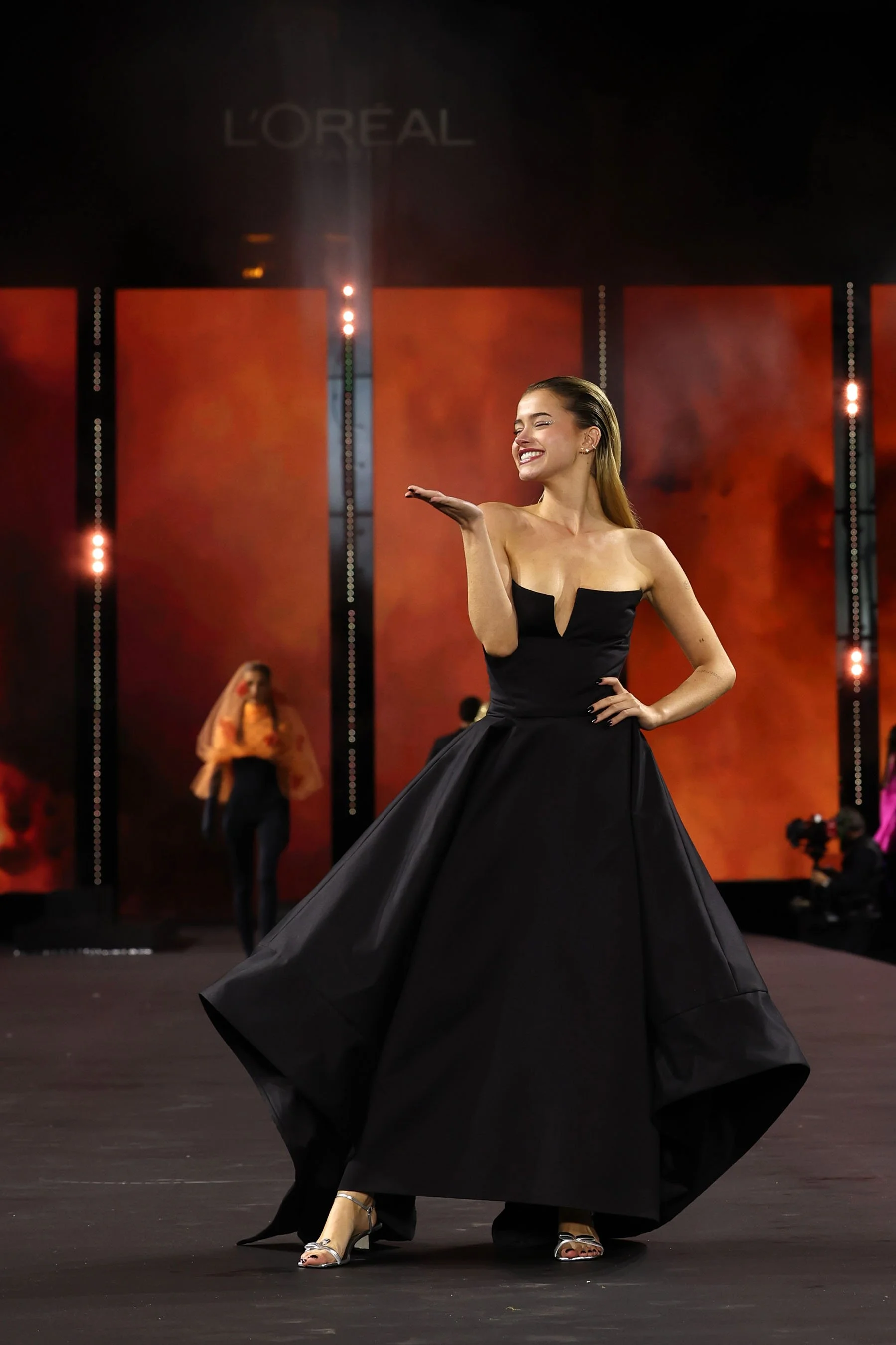 LE DÉFILÉ L'ORÉAL PARIS Walk Your Worth PFW