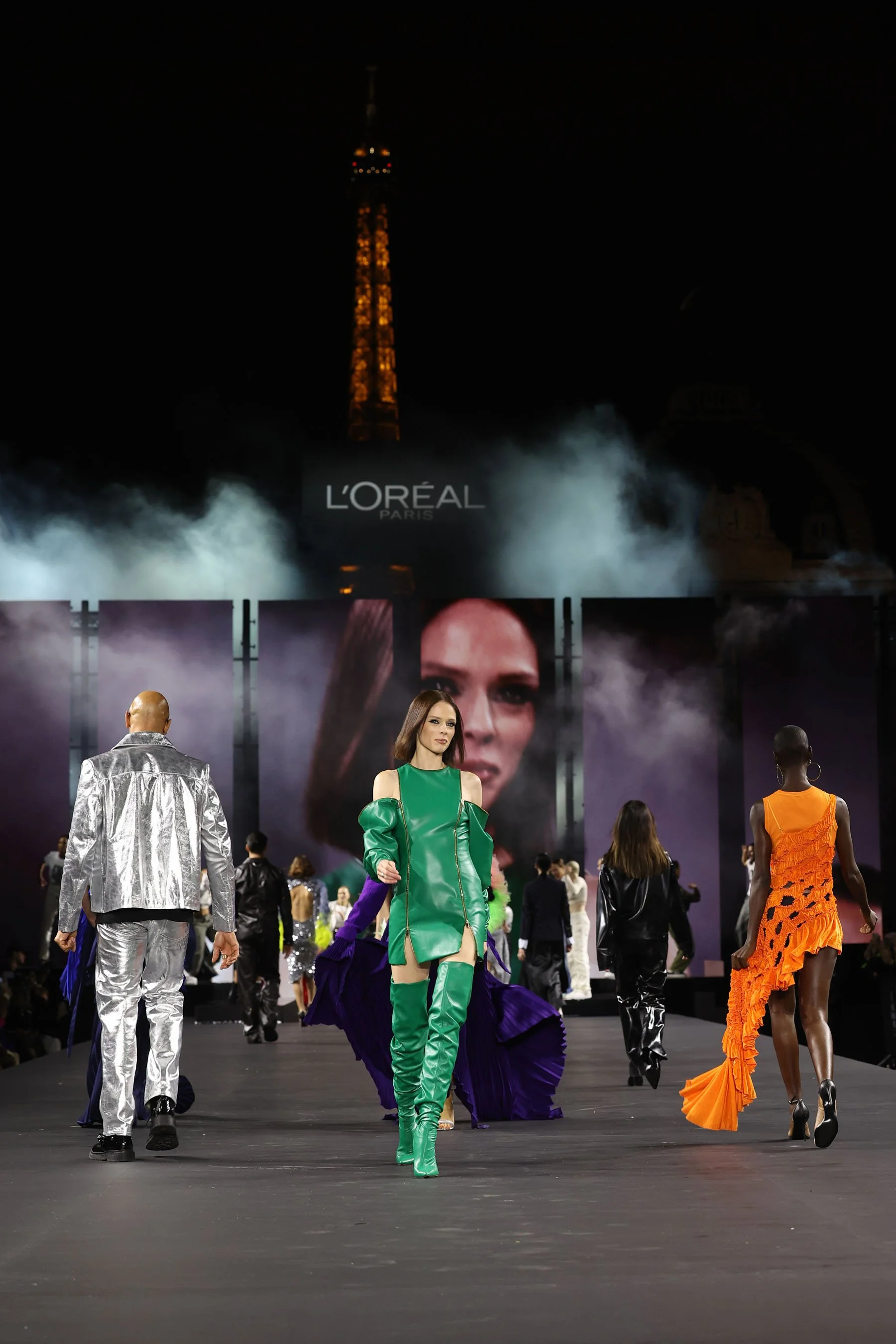 LE DÉFILÉ L'ORÉAL PARIS Walk Your Worth PFW