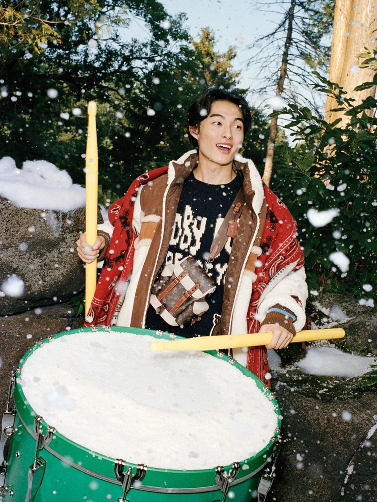 COACH INTRODUCES "FEEL THE WONDER" HOLIDAY CAMPAIGN STARRING CHAN-YOUNG YOON