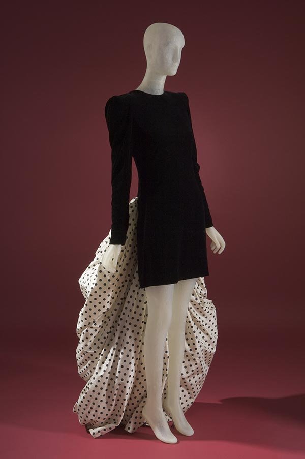 Carolina Herrera, evening dress, fall 1988, USA, gift of Carolina Herrera, Ltd, 2005.48.8