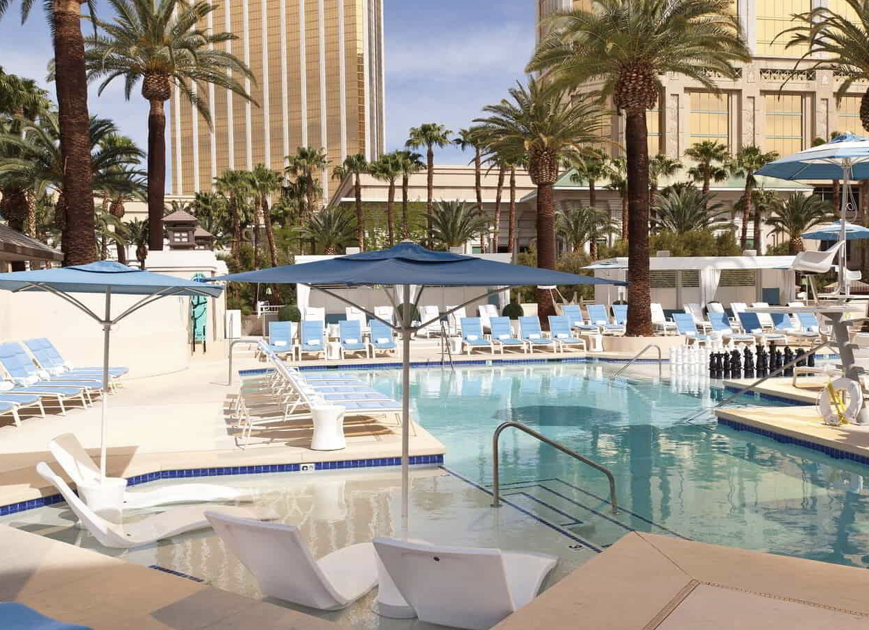 Delano Las Vegas: Starck's Oasis of Elegance