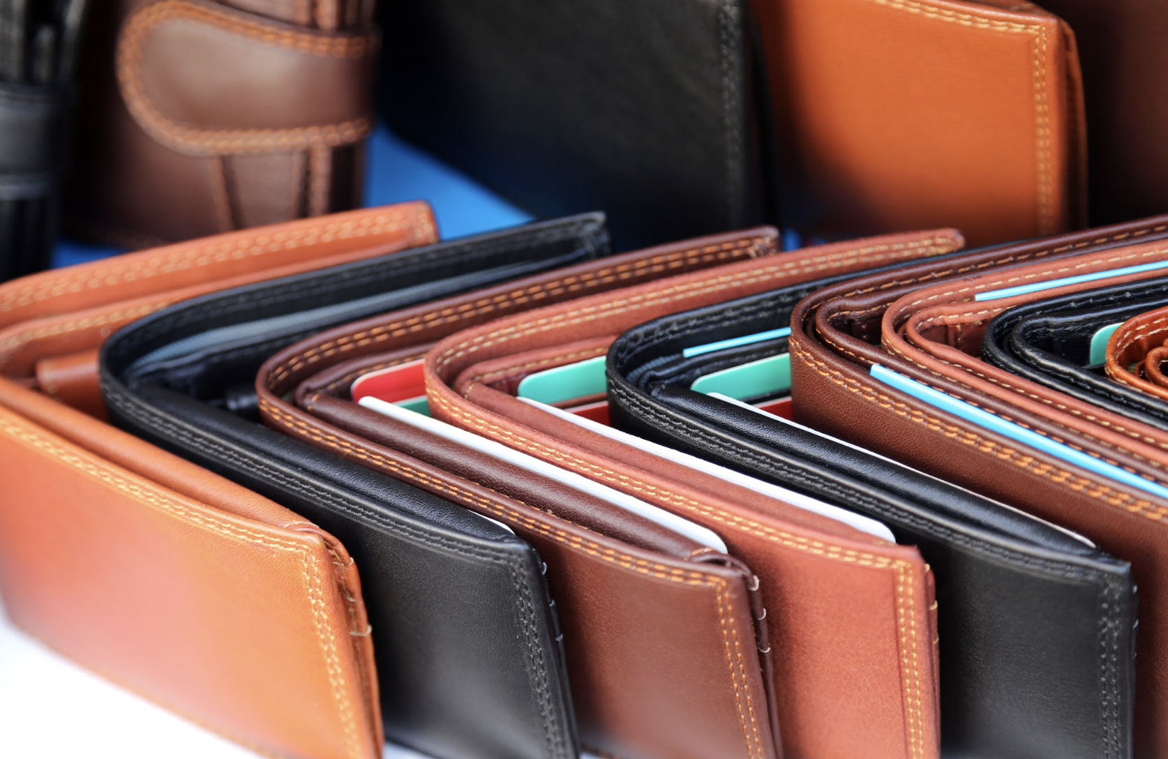 11 Must-Have Features Of Stylish Leather Wallets For Men