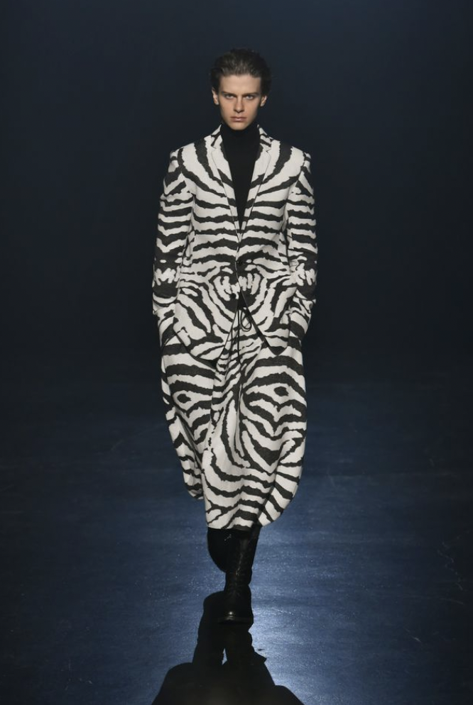 NYFW RYNSHU 40th Anniversary: Bold Monochrome Mastery
