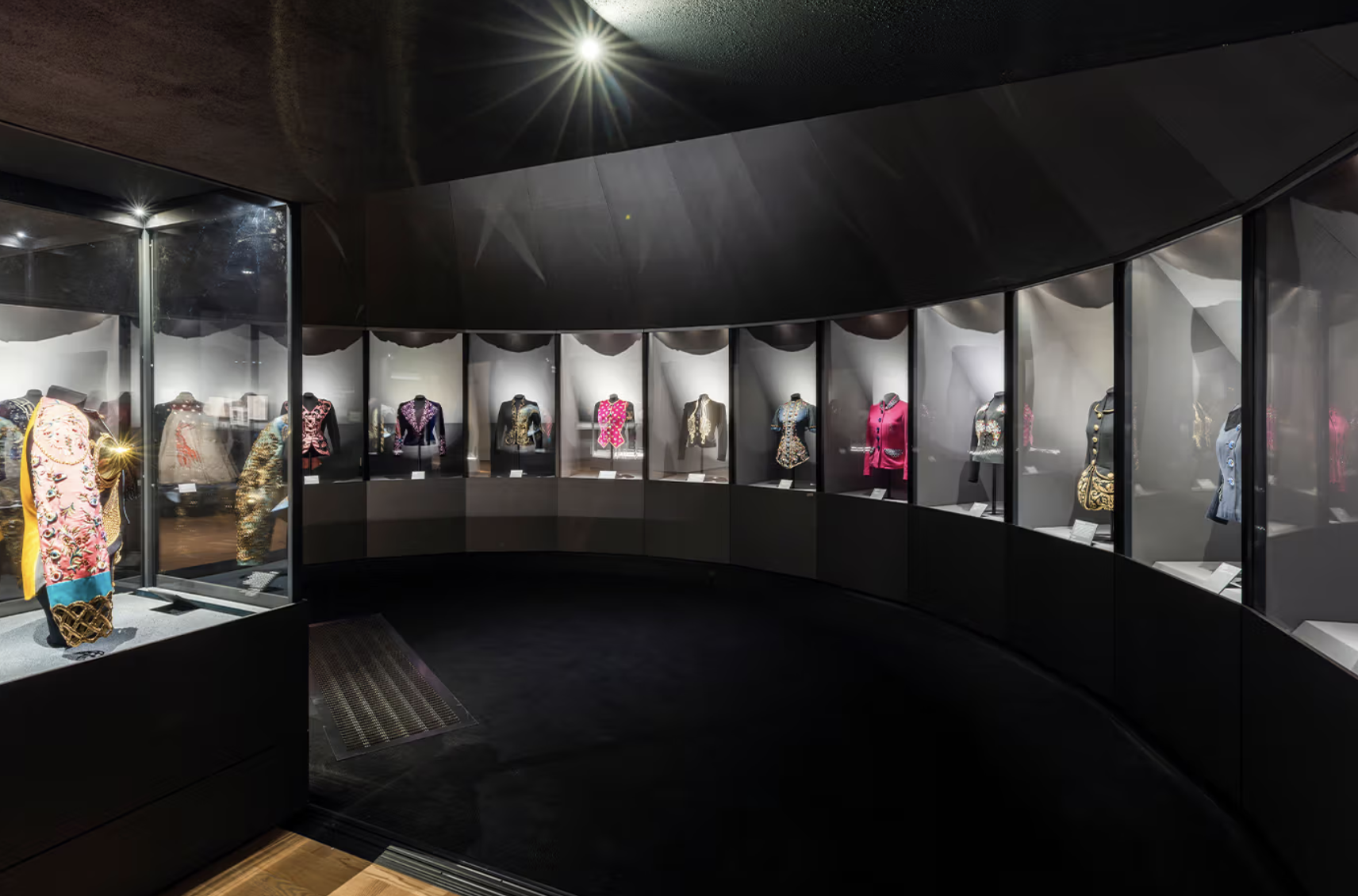 Schiaparelli Exhibition at V&amp;A London Now Open: Fashion Becomes Art Retrospective