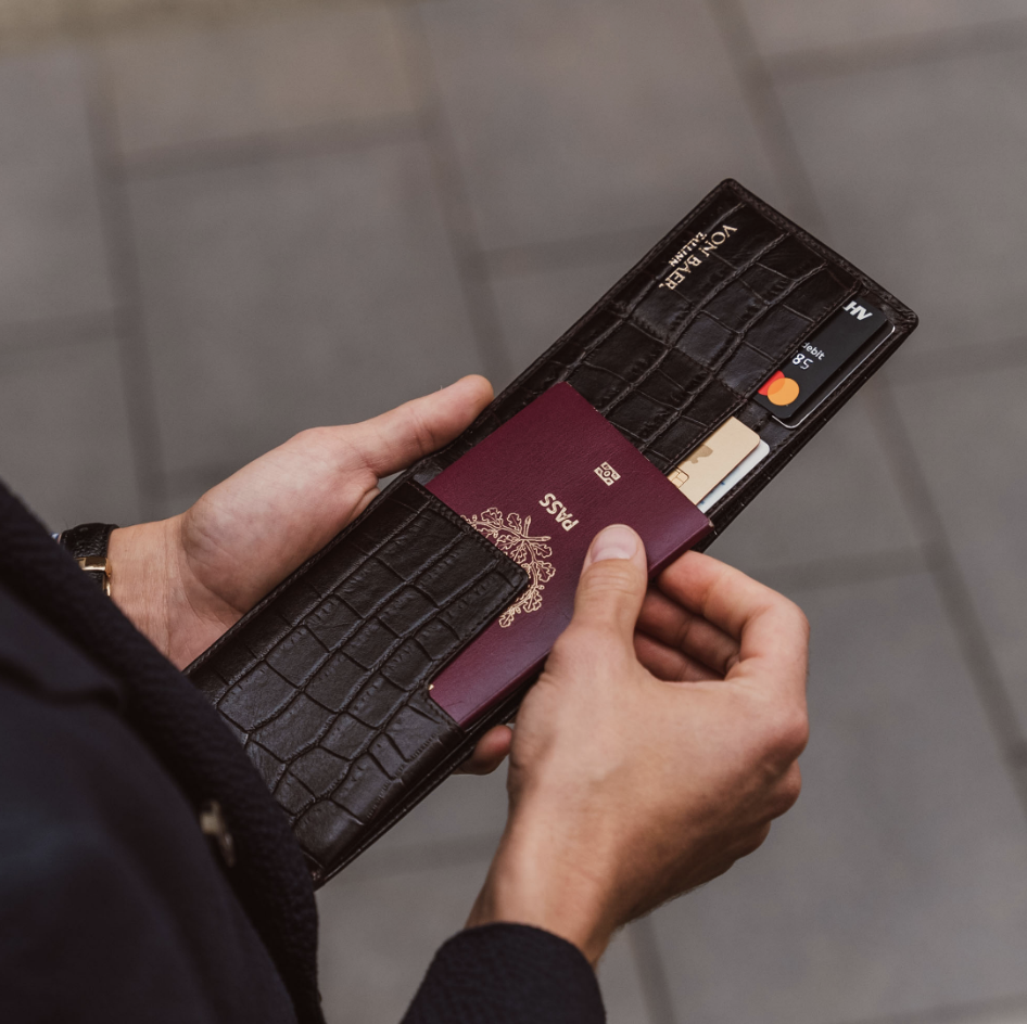 11 Must-Have Features Of Stylish Leather Wallets For Men