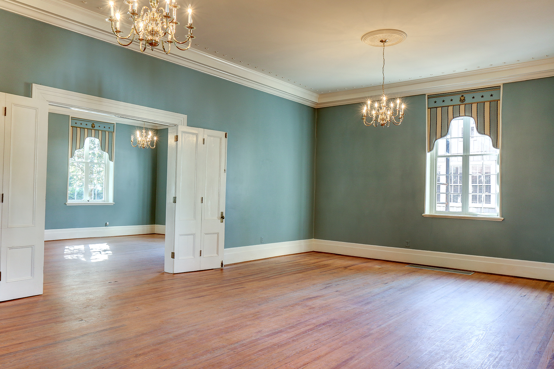 Gathering room 2 - connects to Gathering room 1