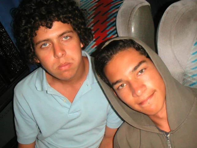 Sebas ha sido uno de mis mejores amigos desde que teníamos 14 años. Aquí nos pueden ver total y completamente pubertos.