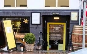 Solo guitar in Salute wine bar, Odense