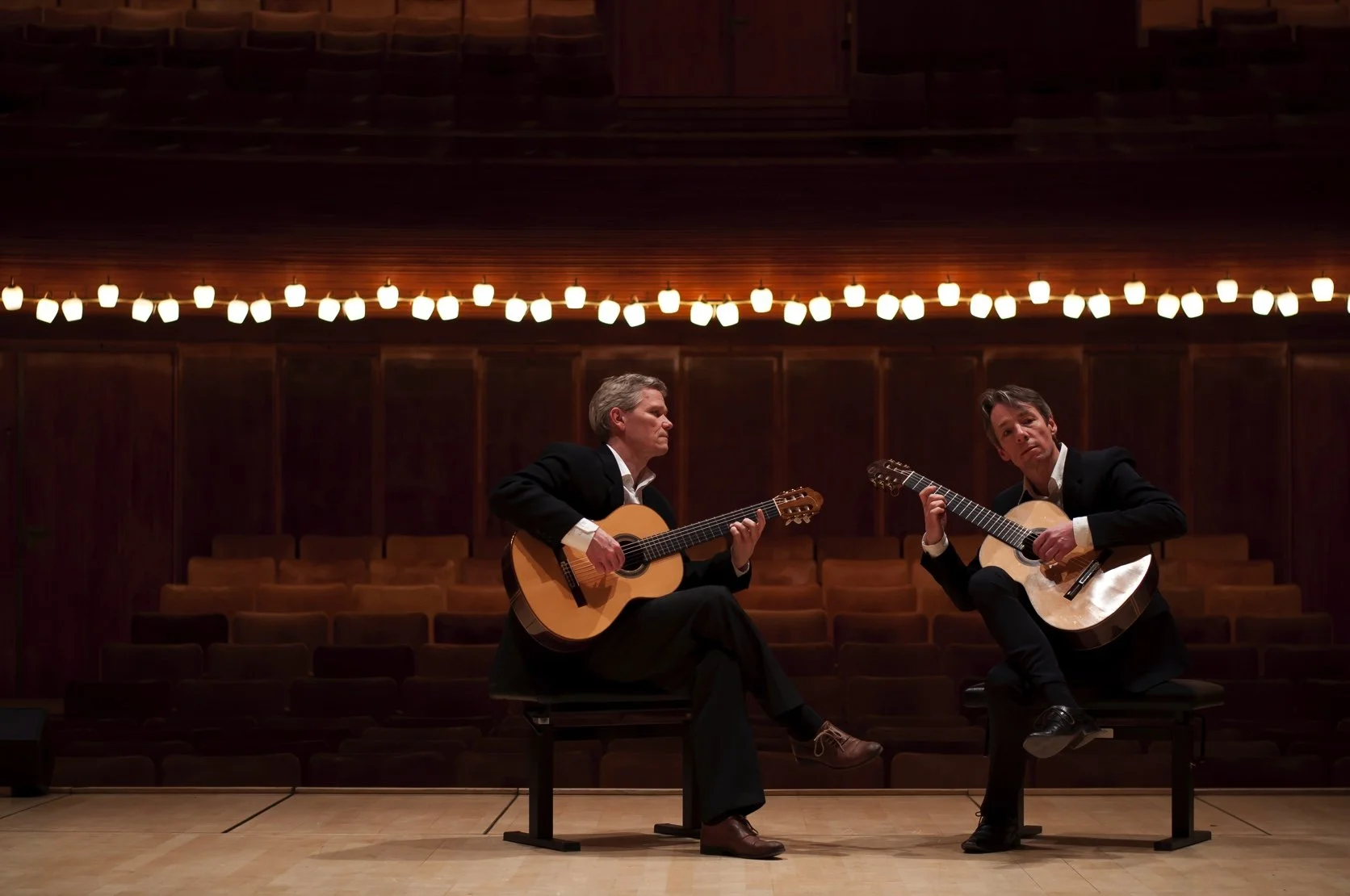 Music society Kult in Bogense present Scandinavian Guitar Duo
