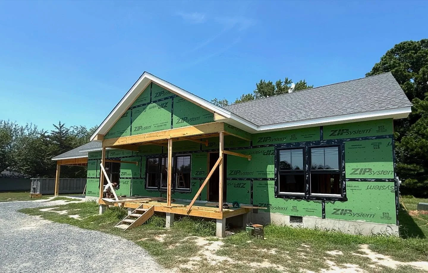 A better look 👀 at the house from last week.
We couldn&rsquo;t be more grateful for our team and the work they do! 

#esva#northamptoncounty#newhome#newhomebuild#contractor#customhome#qualitycraftmanship#grateful