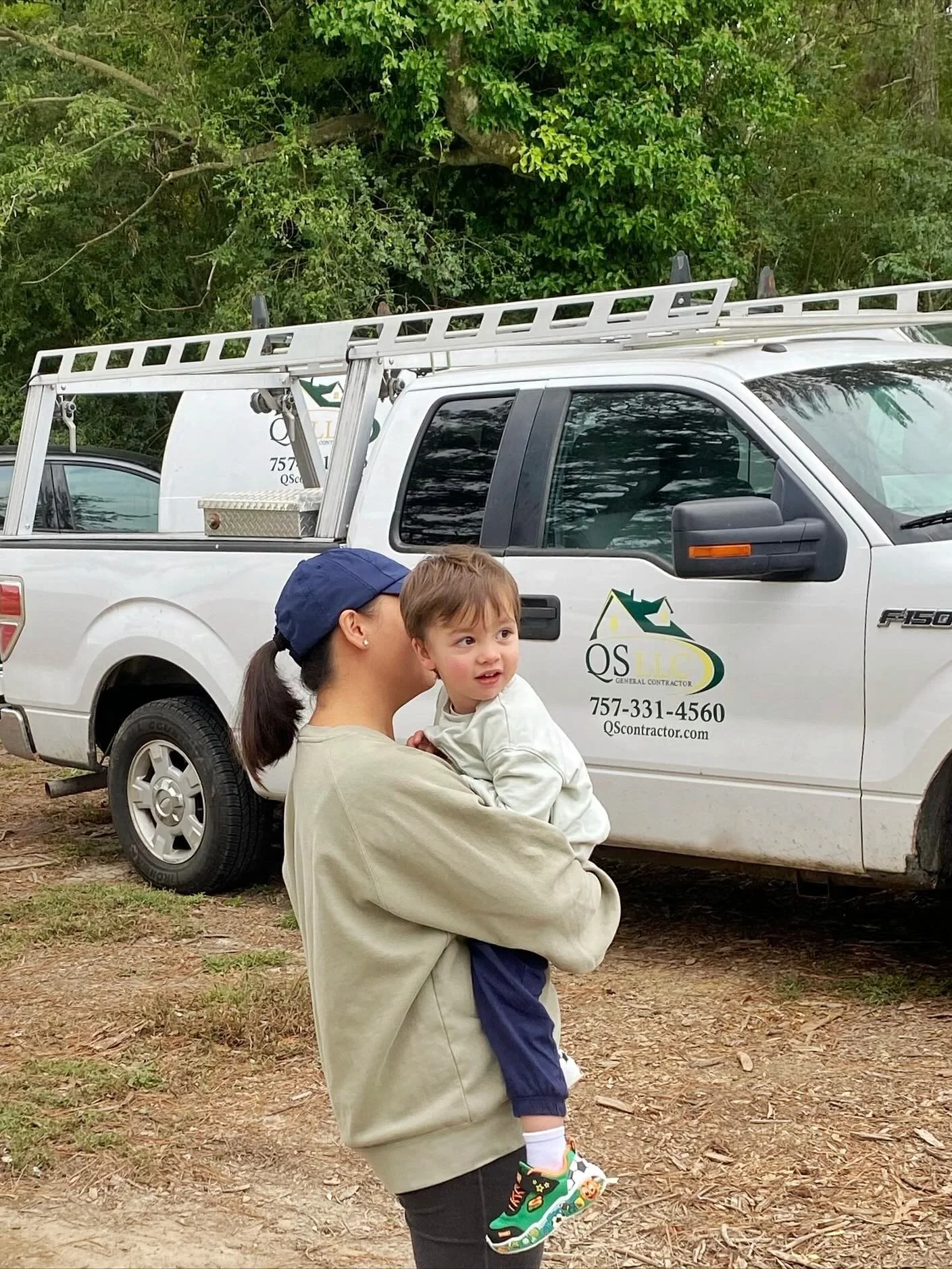 What is this little one looking at&hellip;? 👀➡️
His future home of course!
Who could blame him for wanting a sneak peek?

#esva#northamptoncounty#customhomes#newhome#newhomebuild#contractor#sneakpeek