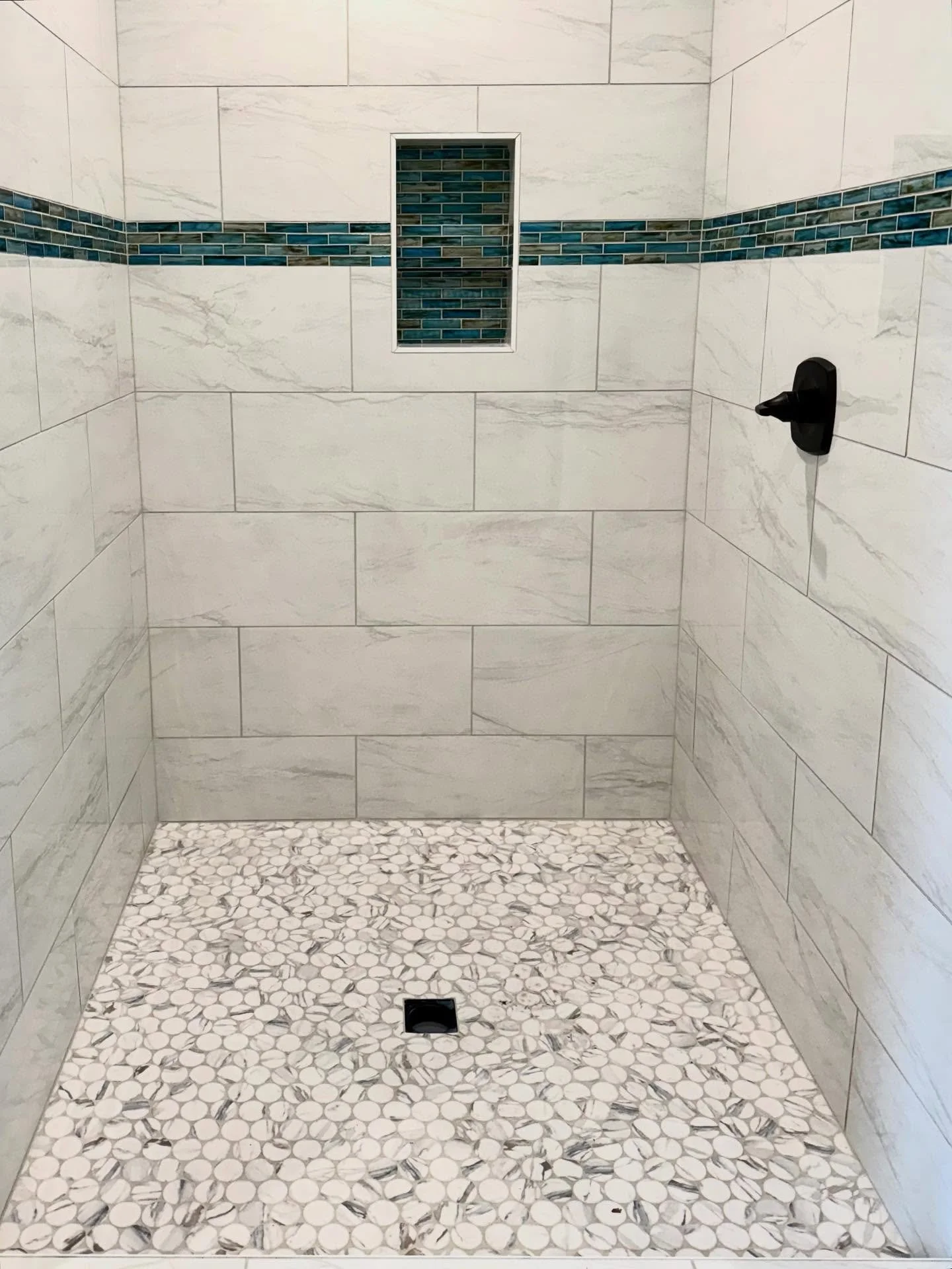 A little tile teaser for your feed&hellip; 
Can you guess which house this is in? 
We love how this shower turned out 😍

#tile#bathroom#shower#newconstruction#newbuild#customhome#customhomebuild#contractor