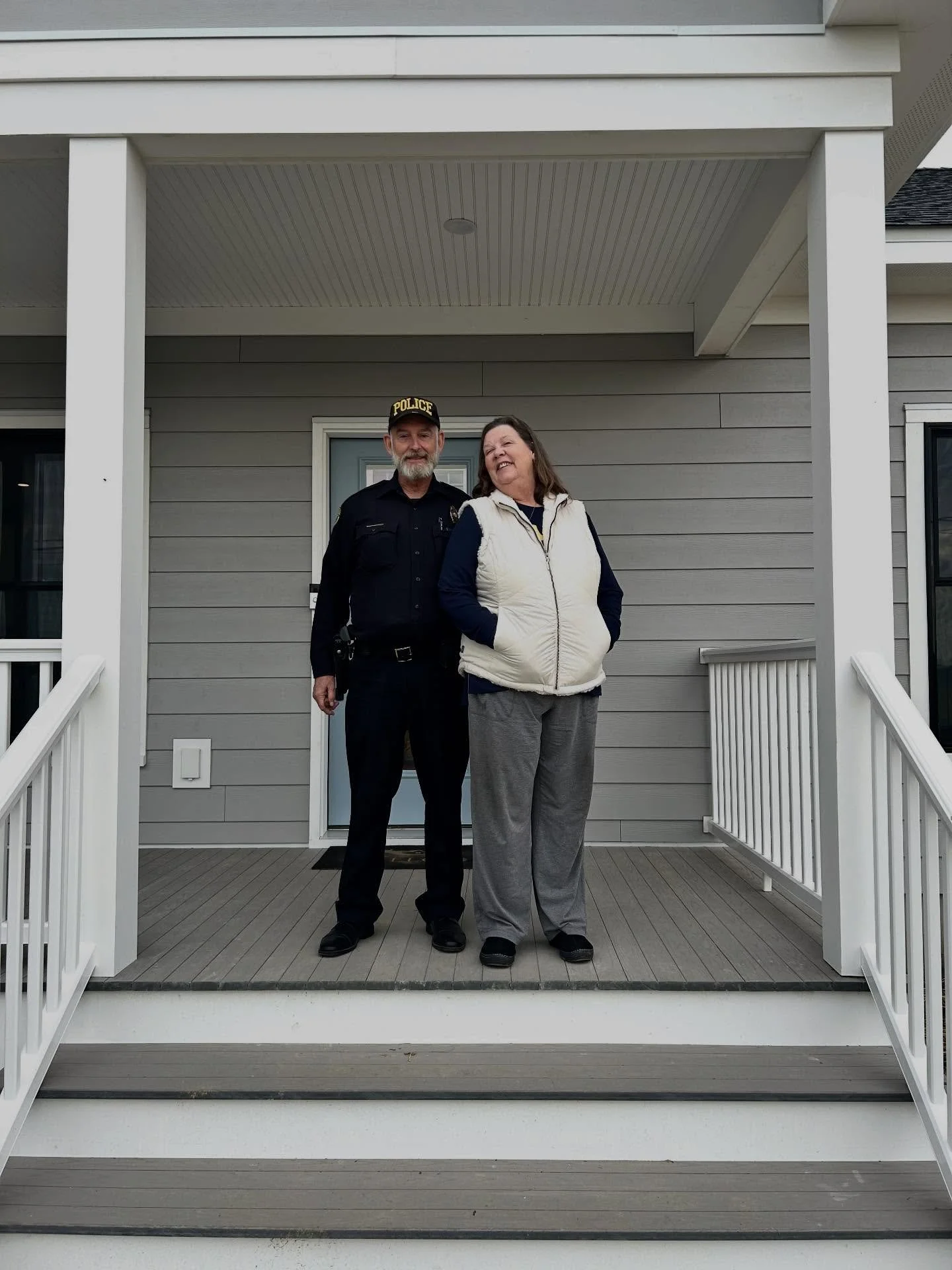 Handing over the keys 🔑 is the best part of the build&hellip;and right in time for the holidays with this one!
Congrats Ed and Betty! Enjoy your new home.

#customhome#newhome#capecharles