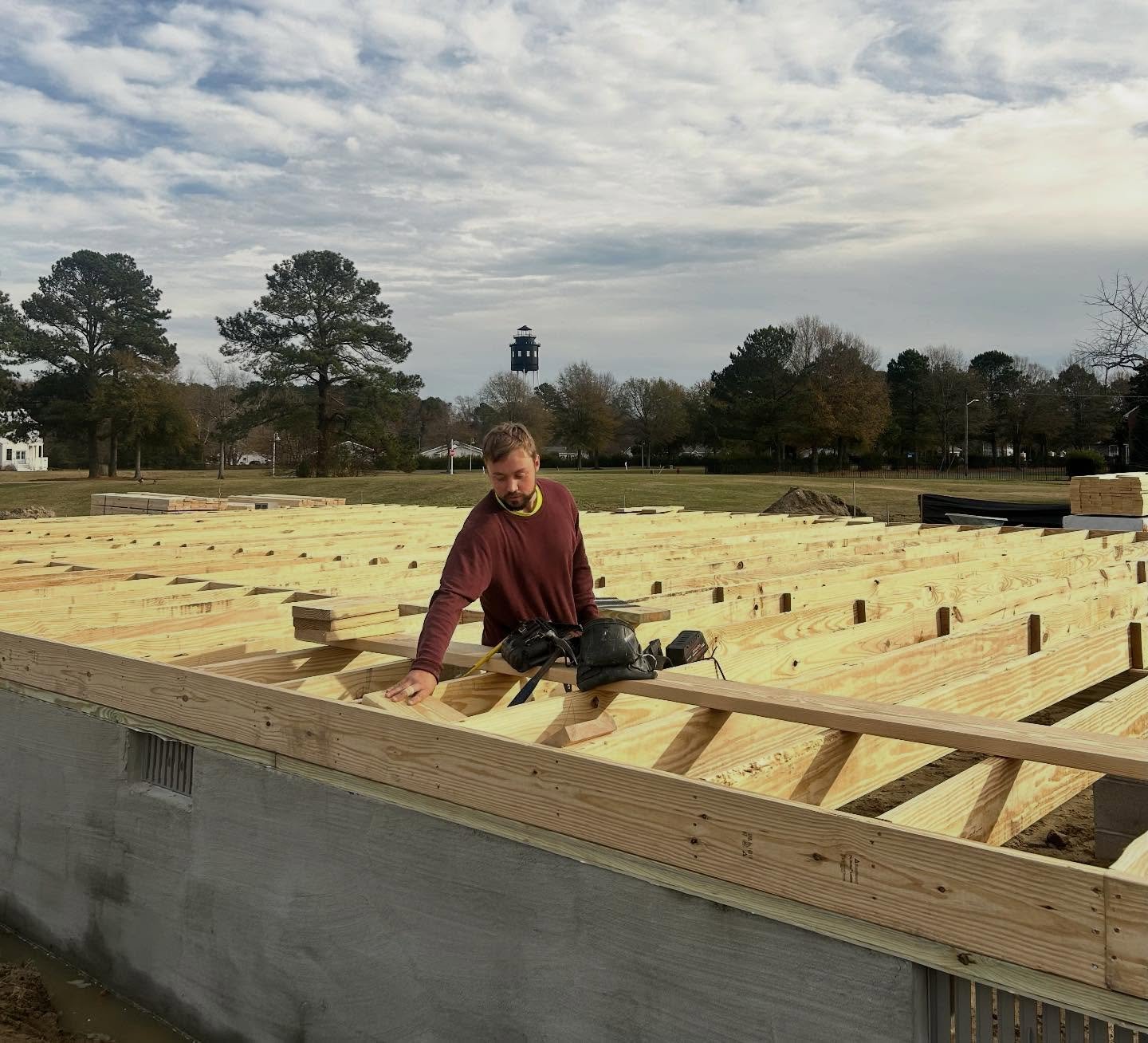 The weather is trying us this week&hellip;first rain 🌧️ Tuesday and now SNOW ❄️ tomorrow? 
Our crews are still out there making sure your homes keep moving forward &mdash; like Aden with this new foundation in Cape Charles

#capecharles#newhomebuild