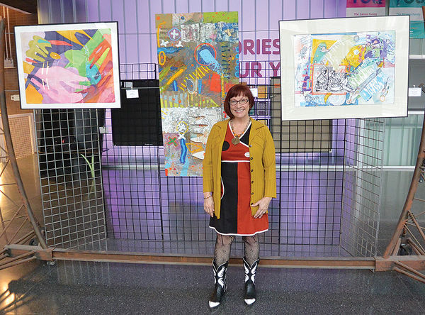 Linda Allen at her one-woman show, "Cheers," at the Boll Family YMCA, Detroit, 2015-16 (photo C&G News; full story: http://www.candgnews.com/news/local-artist-toast-downtown-%E2%80%98cheers%E2%80%99-89438)
