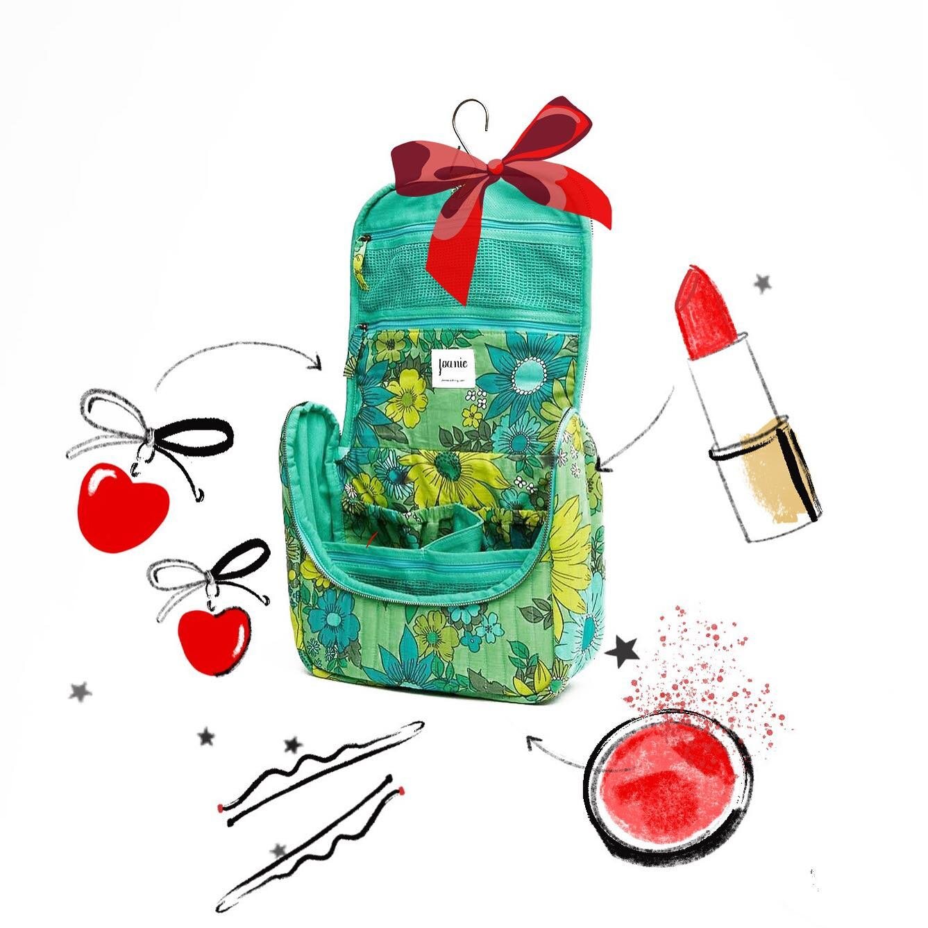 Joanie Deadstock makeup bag and what&rsquo;s in mine&hellip;..love this print, a big hit of summer 2023! @joanieclothing

#textiledesign #printdesigner #surfacepattern