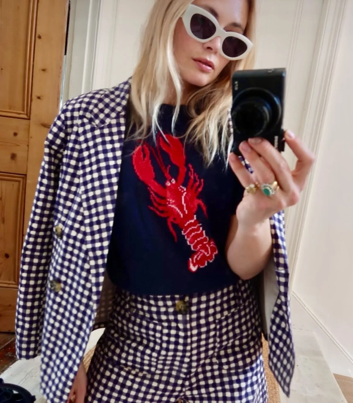 @misslauracoleman looking absolutely delish In my lobster knit for @joanieclothing 🦞❤️