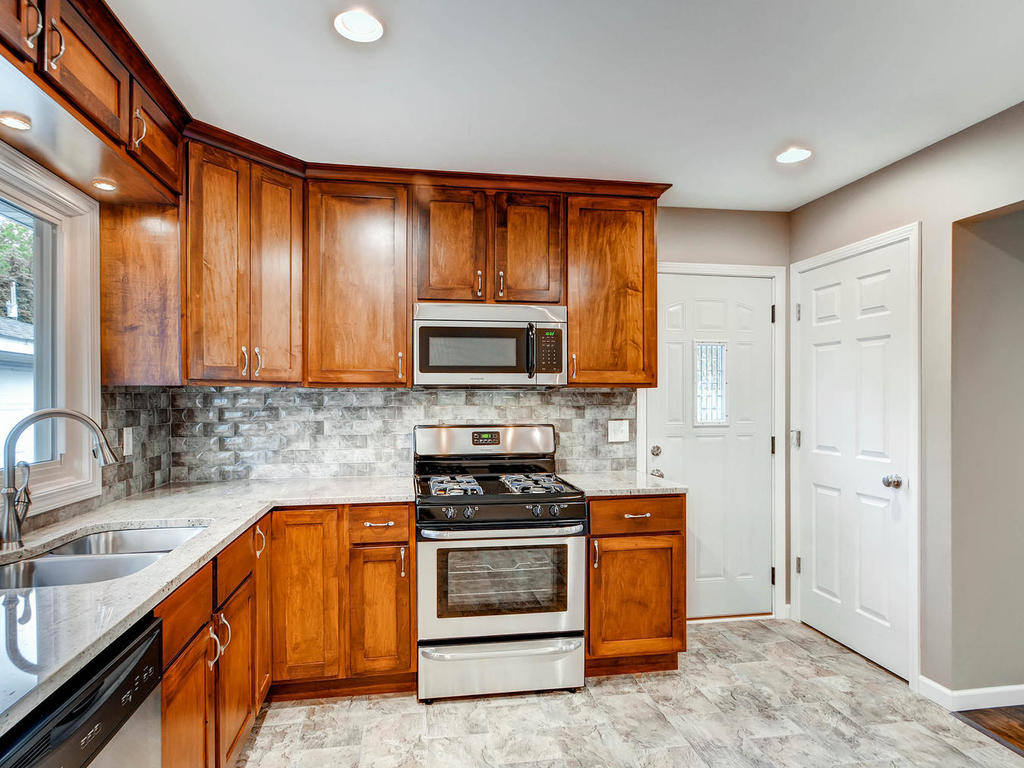 6840 Cain Ave Inver Grove-MLS_Size-011-13-Kitchen-1024x768-72dpi.jpg