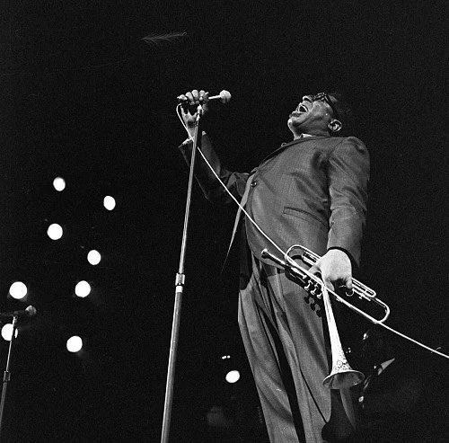 Happy Birthday Dizzy Gillespie 🌹🥳🎺 
This image is from a Civil Rights Fundraiser in Boston 1967 with Sidney Poitier, Harry Belafonte, and Martin Luther King, Jr. A part of the Smithsonian National Museum of African American History. #StillWeRiseG