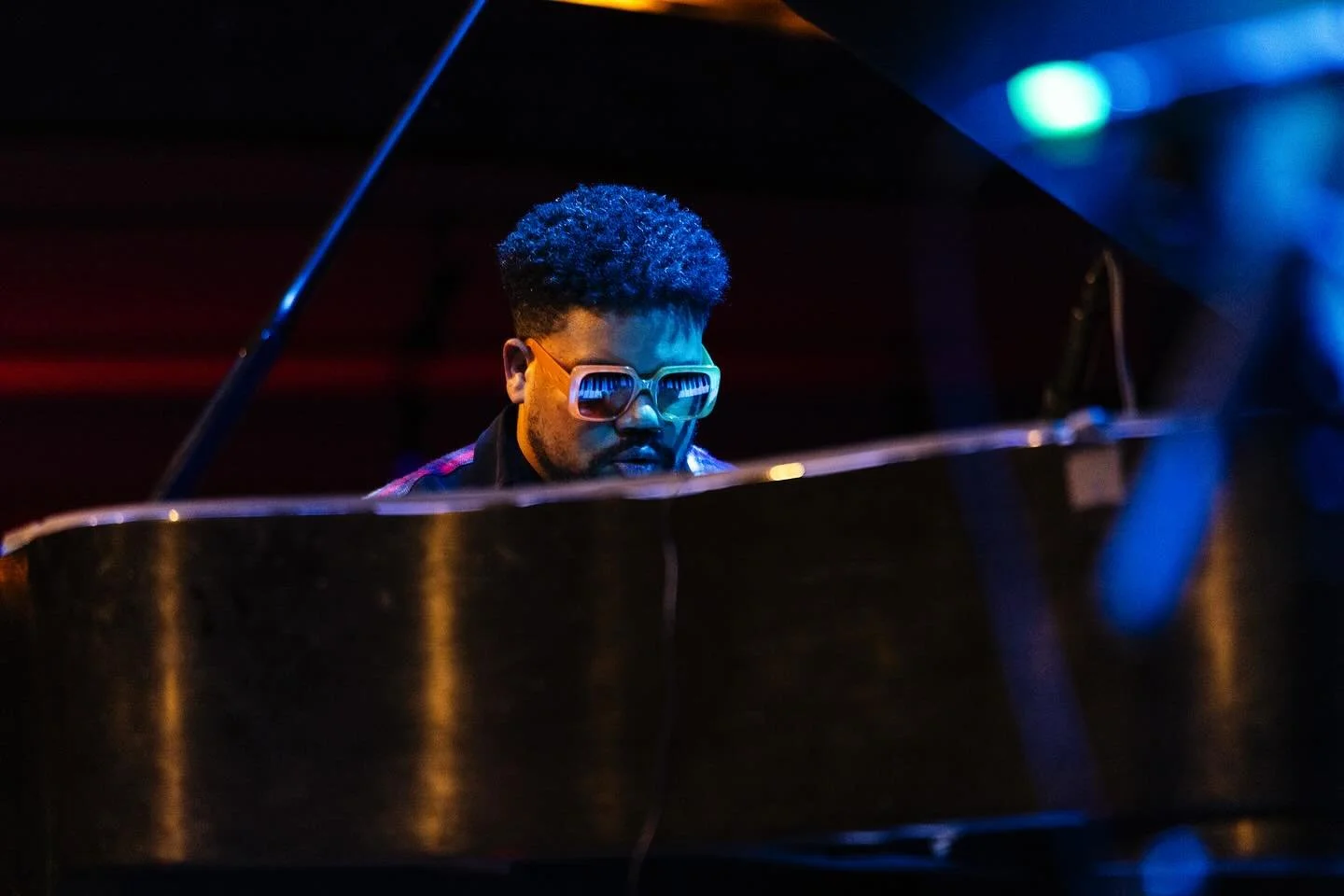 📸 by @annayatskevich at the 2025 #NYCWJF City Winery showcase.
We’re thrilled to see pianist Amaro Freitas return to NYC for his first show since Winter Jazzfest, live at @dromnyc – Wed, Oct 29 (7:30 PM / $25).
Hailed for his percussiv